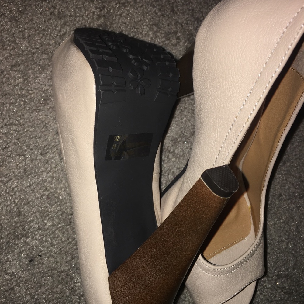 Nude with brown high heels. Size 7 - Picture 7 of 7